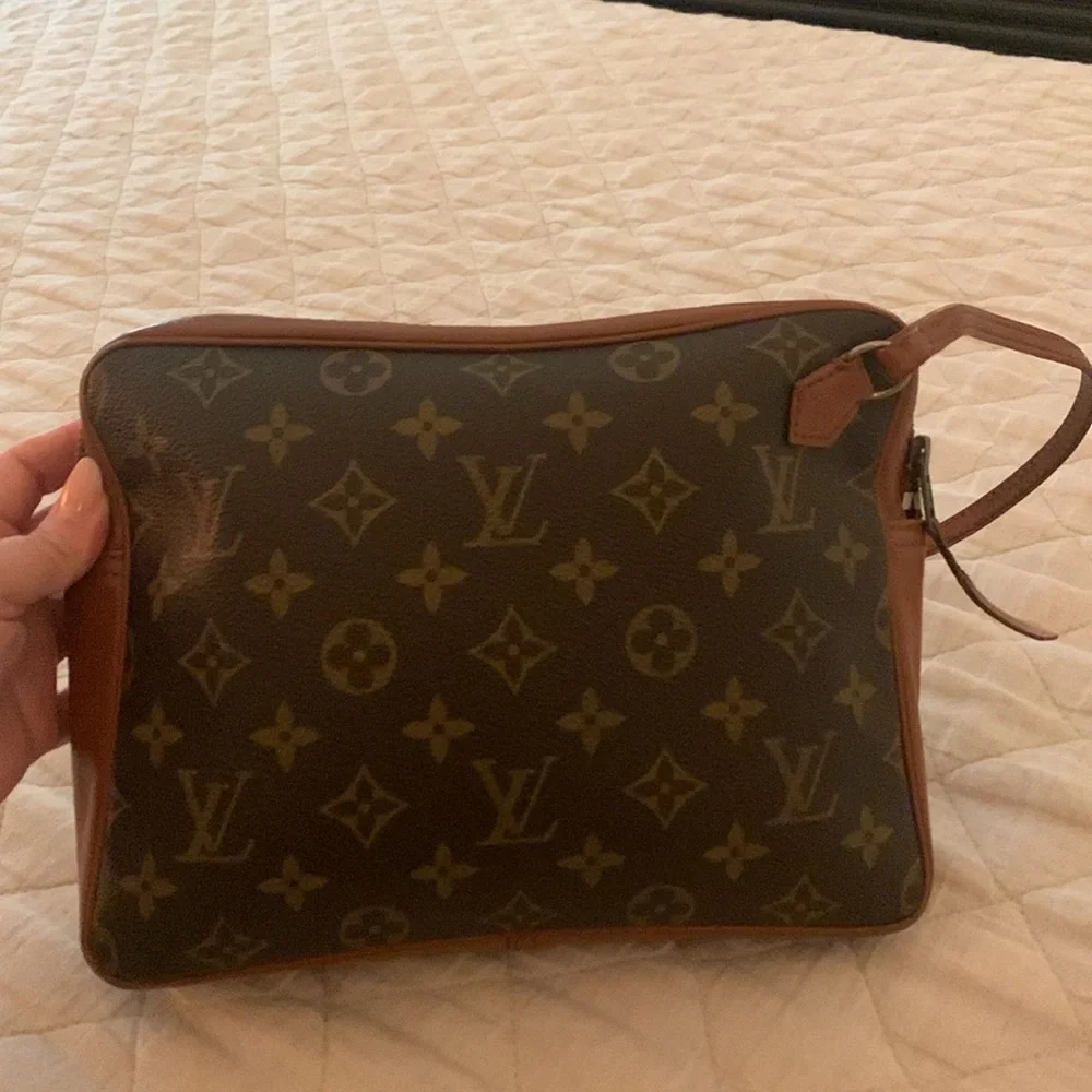 LV vintage clutch -zipper needs repair